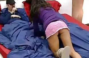 جوجه سکسی fucks در یک مشتری نوجوان در خانه داستانسکسی خاله اش