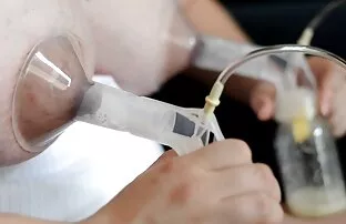 جوجه تصمیم خاطرات سکس با عمه به گرفتن یک دوش و نشسته در دیک ضخیم
