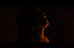 Nessa, مثل همیشه, جذاب است, اما امروز او تنها در ریتم است, با سکس های خاله الکسیس زاری با صدای بلند, نشسته بر روی یک خروس و گسترش پاهای بلند و باریک او