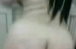 هنگامی که زیرزمینی به یک خاله سکسی جهنم شهوانی, ورزش ها بد خلق تجربه نیروی پر از خروس بزرگ داغ خود را در بیدمشک او