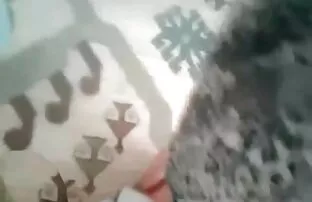 دخترک معصوم, نوازش بیدمشک تراشیده او با انگشتان ملایم داستان های سکسی با دختر خاله