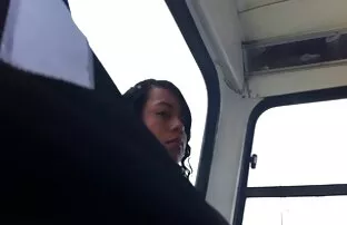 یک زنیکه زیبا با شیردوش زیبا نشان می دهد تمام مکان های منزوی او. یک خانم بالغ داستان سکسخاله همه را تحریک می کند ، رویای بیدمشک صورتی چاق و چله اش را می بیند