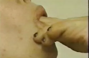 شلخته داستان های سکسی با خاله جون دارای موی سرخ fucks در انگشت در حمام