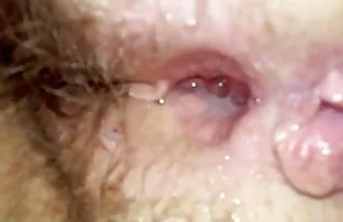 رابطه جنسی با یک مرد به رهبری سگ به اوج لذت جنسی خاله سوپر
