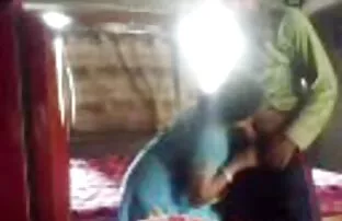 دباغی سبزه زیبا استمناء بیدمشک با dildo سیاه خاله سکسی و سفید در نزدیکی استخر