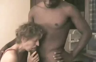 سگ ماده با نونوجوانان بزرگ نشان داد بیدمشک او و در زمان دهان sex با خاله او